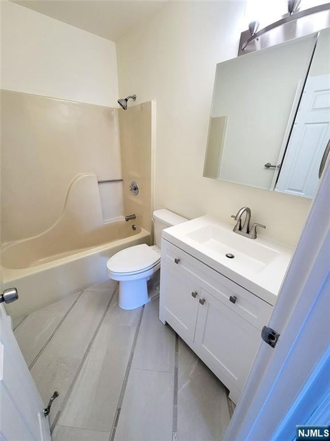 105 State St, Condo with 2 bedrooms, 2 bathrooms and null parking in Hackensack NJ | Image 9