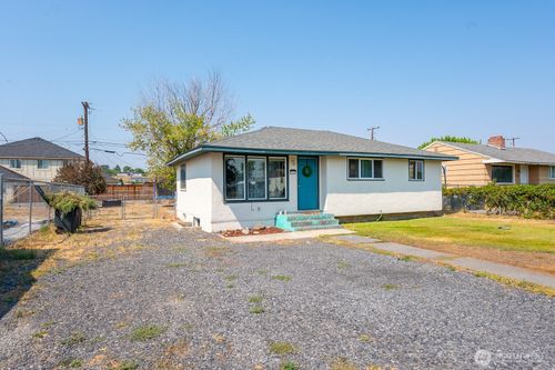 1308 N Buell Dr, Moses Lake, WA, 98837-1304 | Card Image