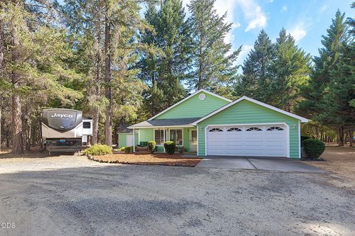 725 Williamson Loop, Grants Pass, OR, 97526-8718 | Card Image