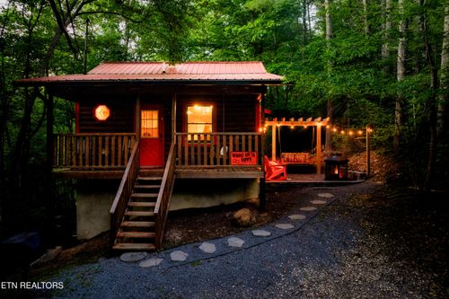 1044 Little Cove Rd, Sevierville, TN, 37862 | Card Image