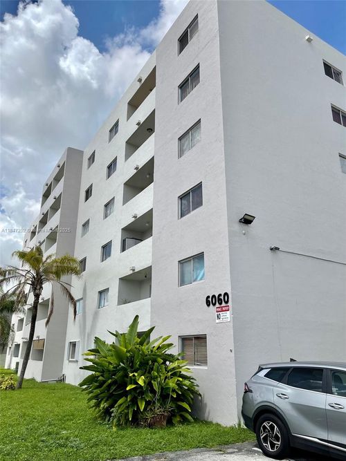 apt-401-6060 W 21st Ct, Hialeah, FL, 33016-2689 | Card Image