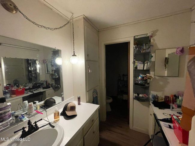 Bathroom | Image 35