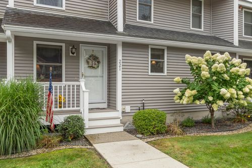 221-221 Bayberry Hill Ln, Leominster, MA, 01453-4972 | Card Image
