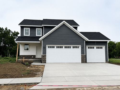 4711 Willow Cir, Davenport, IA, 52806 | Card Image