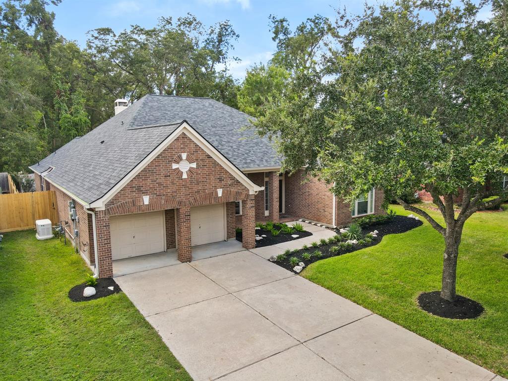Dewey Lake Dr, Richmond, TX 77406