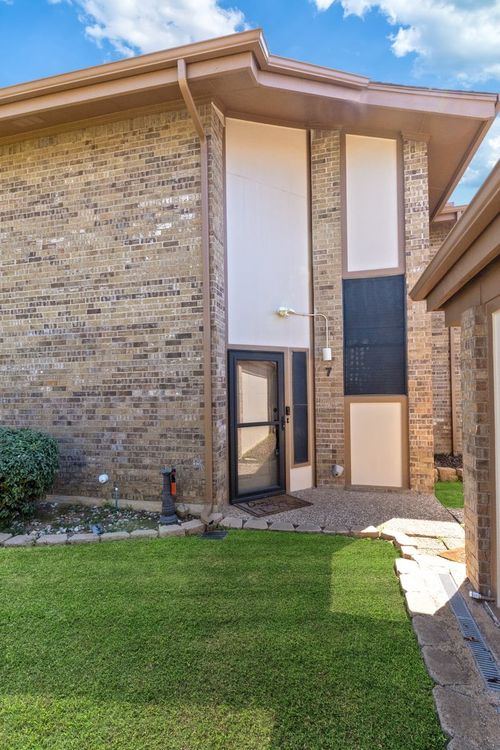 7 Dewberry Ct, Bedford, TX, 76021-5694 | Card Image