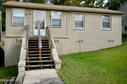 40 W Barnes Ave, Chattahoochee, FL, 32324-1738 | Card Image