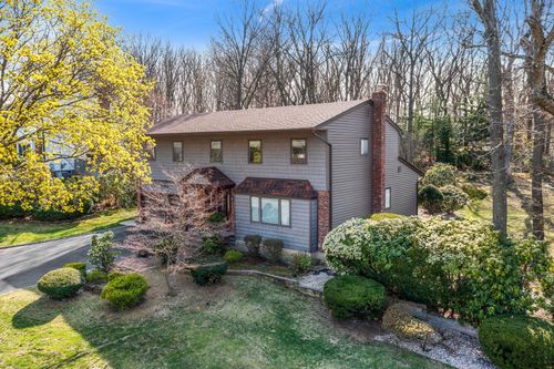 92 Twin Oaks Dr, Kings Park, NY, 11754-1232 | Card Image