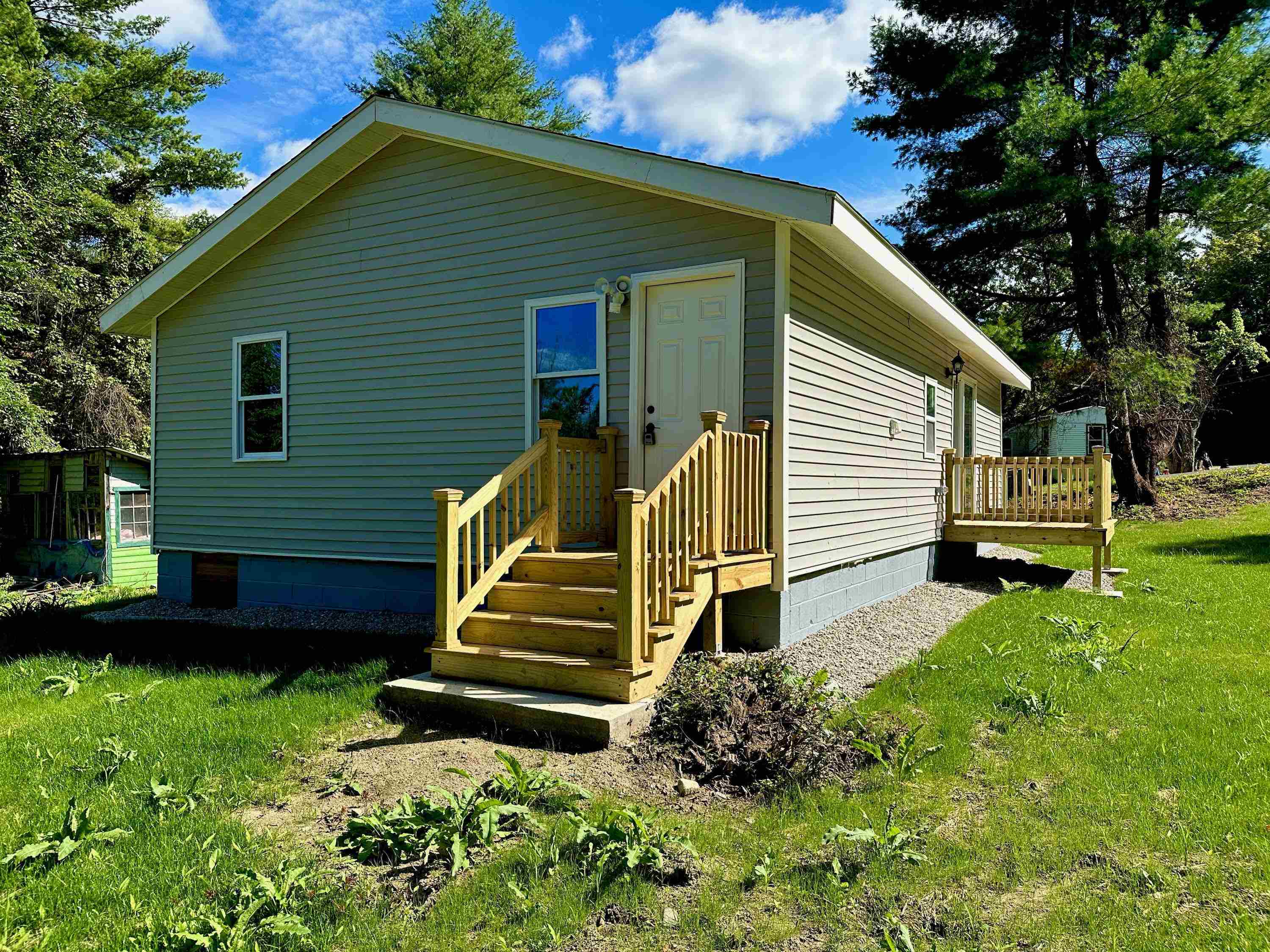 Cardinal Ln, Charlestown, NH 03603