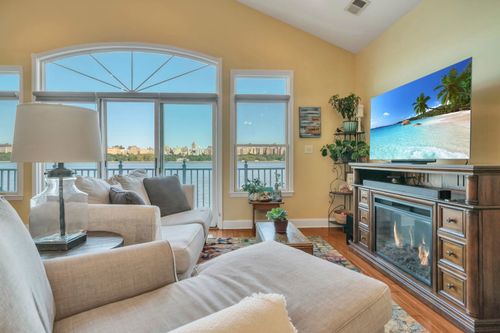 35 Lydia Dr, Guttenberg, NJ, 07093-8366 | Card Image
