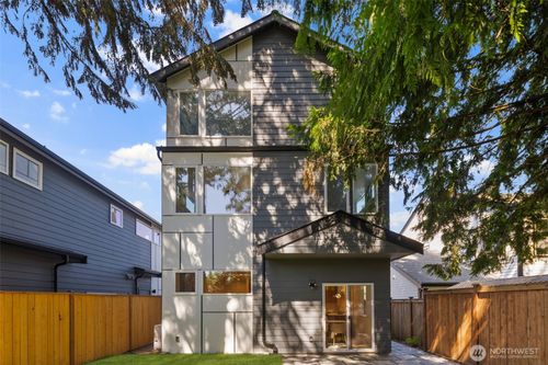 3809 Ne 89th St, Seattle, WA, 98115-3742 | Card Image