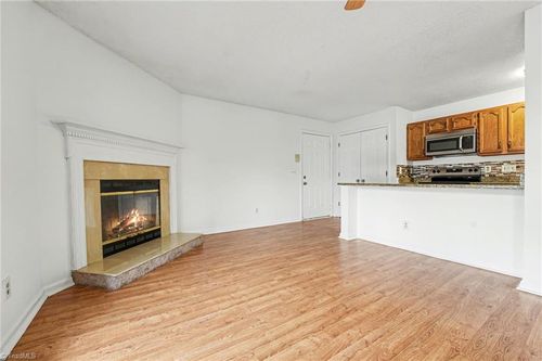 unit-5e-3701 Cotswold Ter, Greensboro, NC, 27410-8904 | Card Image