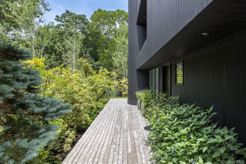 2761 Deerfield Rd, Sag Harbor, NY, 11963-2023 | Card Image