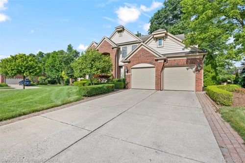 1760 Bedlington Ct, Rochester Hills, MI, 48307-3579 | Card Image