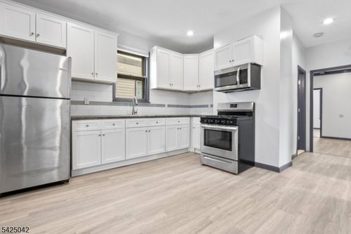 211 N 13th St, Newark, NJ, 07107-1226 | Card Image
