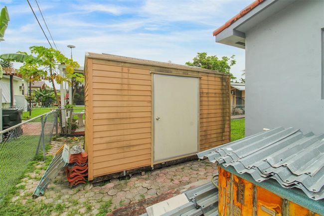 5959 Sw 16 Th Ter, House other with 3 bedrooms, 2 bathrooms and null parking in Miami FL | Image 33
