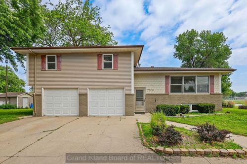 2508 W 11th Ave, Grand Island, NE, 68803-3501 | Card Image