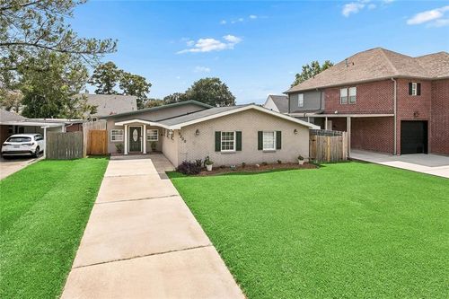 9200 Melrose Ln, River Ridge, LA, 70123-2951 | Card Image