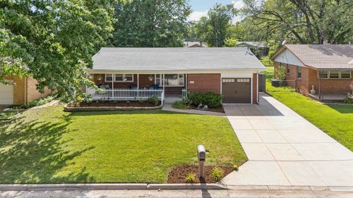 1227 N Derby Ave, Derby, KS, 67037-2725 | Card Image
