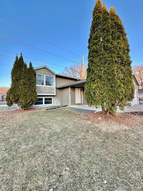 2700 94th Ave N, Brooklyn Park, MN, 55444-2947 | Card Image