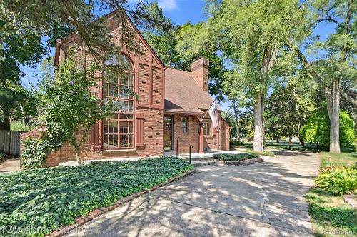 27943 Sunset Blvd W, Lathrup Village, MI, 48076-2649 | Card Image