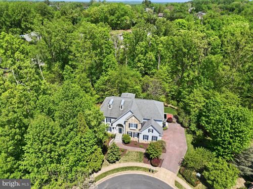 1401 Hidden Hill Ln, Vienna, VA, 22182-1767 | Card Image