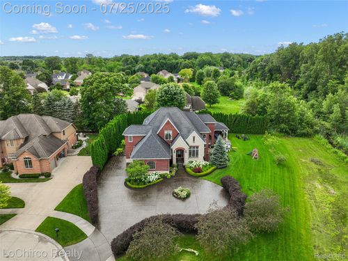 55223 Meadow Ridge Ct, Shelby Township, MI, 48316-1093 | Card Image