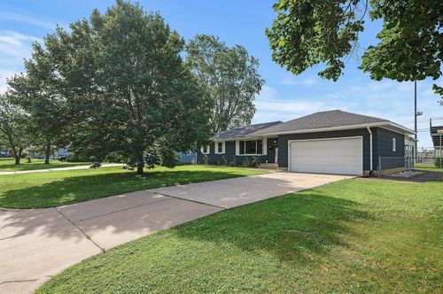 4901 76th Ave N, Brooklyn Park, MN, 55443-3308 | Card Image