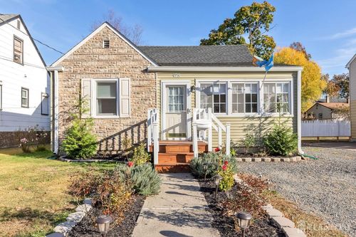 123 Cedar St, South Bound Brook, NJ, 08880-1351 | Card Image