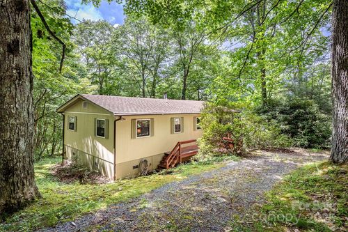 821 Old Chestnut Mountain Rd, Newland, NC, 28657-8644 | Card Image