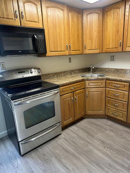 3932 Whitney Ave, Sacramento, CA, 95821-3228 | Card Image