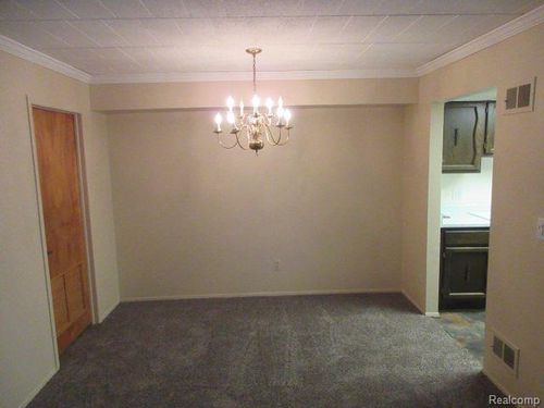 18447 University Park Dr, Livonia, MI, 48152-2629 | Card Image