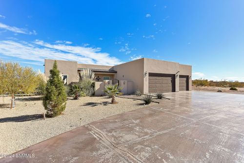 560 Tingo Circle, Las Cruces, NM, 88007 | Card Image