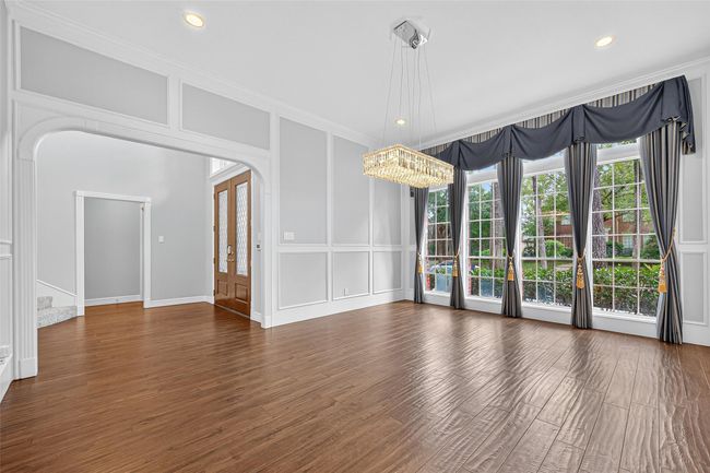 Formal Dining Room | Image 10