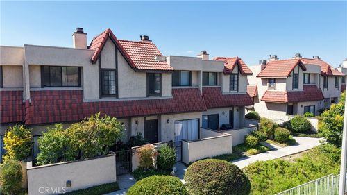 apt-3-27669 Ironstone Dr, Canyon Country, CA, 91387-4269 | Card Image