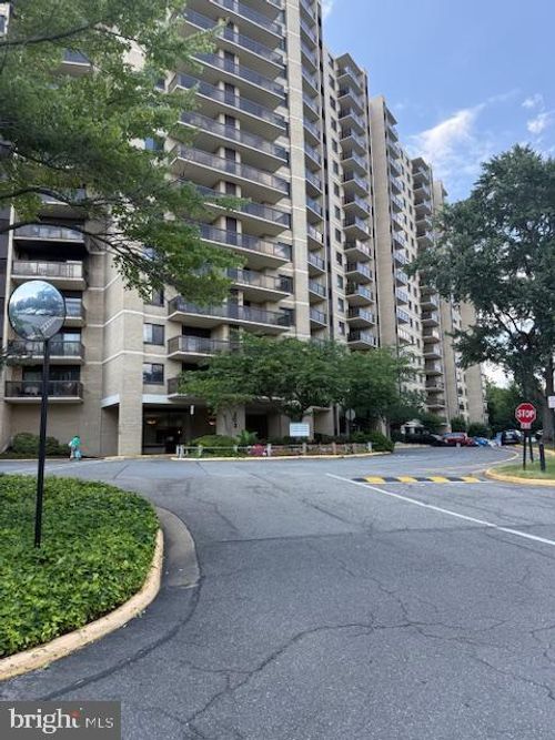 1004-203 Yoakum Pkwy, ALEXANDRIA, VA, 22304-3727 | Card Image