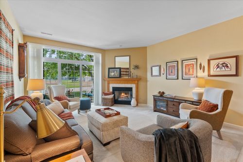 1626549 Tall Reeds Ln, Pewaukee, WI, 53072-6647 | Card Image