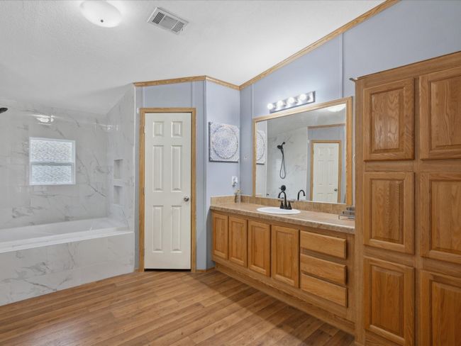 403 Se County Road 3048 C, House other with 3 bedrooms, 2 bathrooms and null parking in Corsicana TX | Image 20