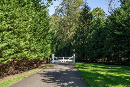 48 Lloyd Ln, Lloyd Harbor, NY, 11743-9779 | Card Image