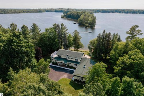 477 Bradfield Ln, Traverse City, MI, 49685-8619 | Card Image