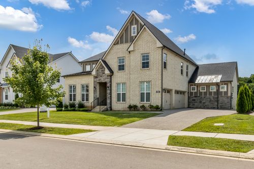 5043 High Park Hill Dr, Arrington, TN, 37014-2020 | Card Image