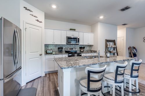 5628 Pearl Mdw, Converse, TX, 78109-3297 | Card Image