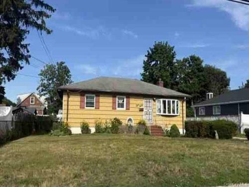 330 Vespucci Ave, Copiague, NY, 11726-1719 | Card Image