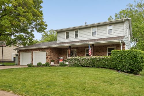 1026 Village Green Blvd, Iowa City, IA, 52240-2920 | Card Image