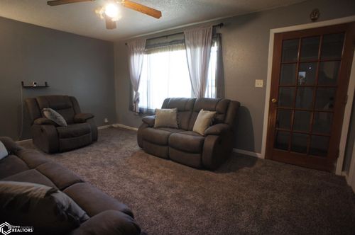 612 Lincoln Dr, Webster City, IA, 50595-1419 | Card Image