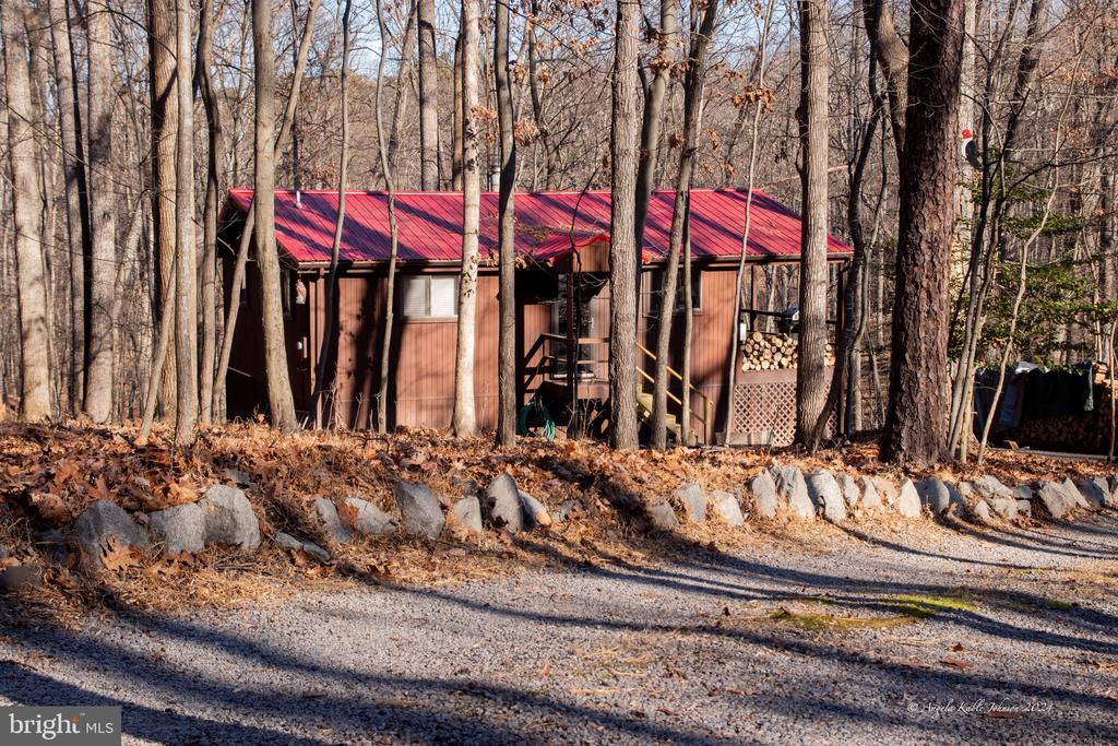 Pileated Woodpecker Ln, Hedgesville, WV 25427