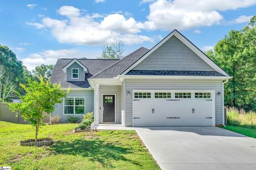 135 Stevenson Dr, Belton, SC, 29627-1607 | Card Image