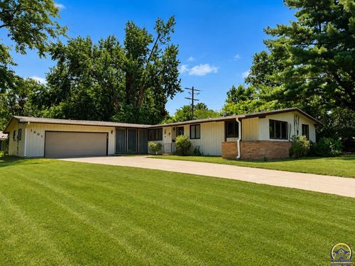 1601 Sw 28th Ter, Topeka, KS, 66611-1660 | Card Image