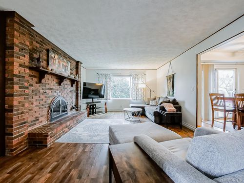 38131 Chatham Ct, Sterling Heights, MI, 48310-3320 | Card Image