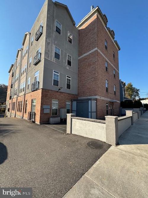 104-537 Apple St, W Cnshohocken, PA, 19428-2903 | Card Image